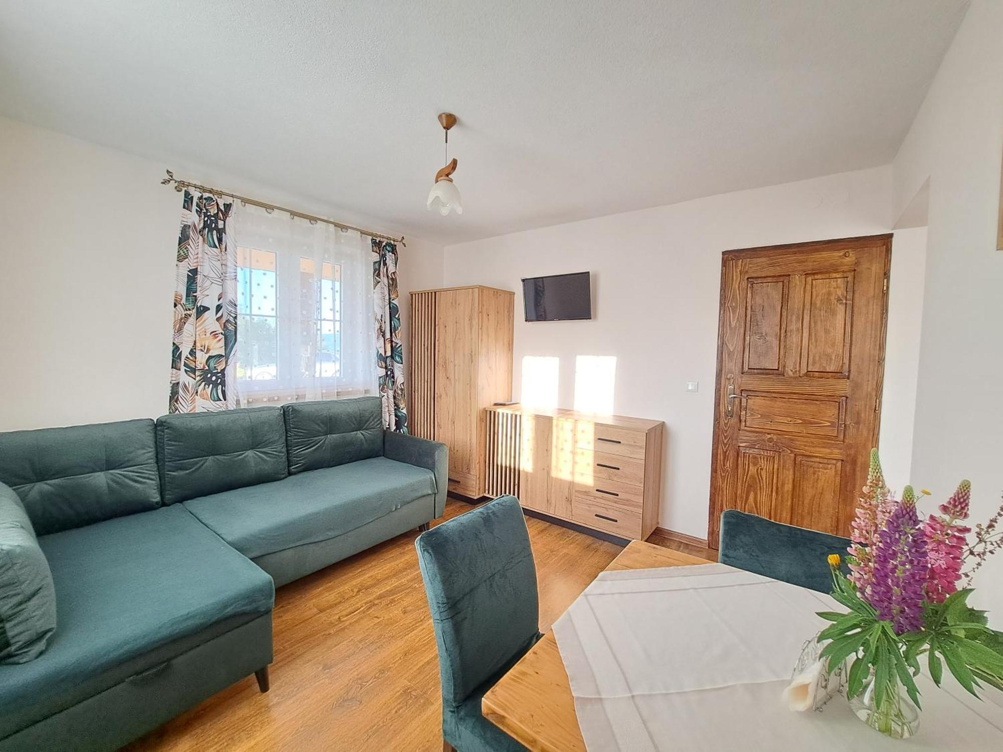 Willa Diana- Z Panorama Jeziora I Gor W Polanczyku Bilik gambar